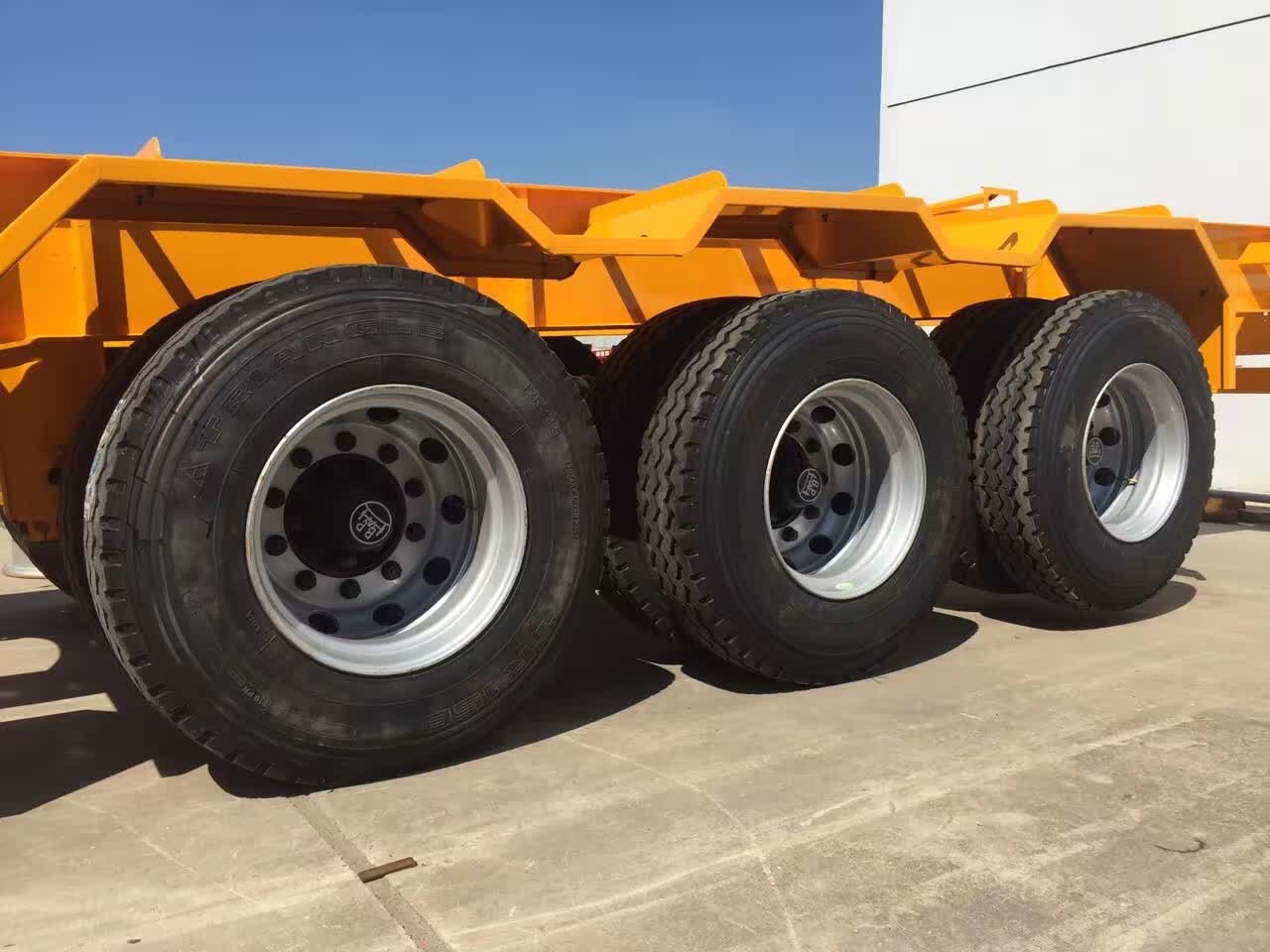 Tri Axles 40ft Yellow Color Skeleton Semi Trailer For Container