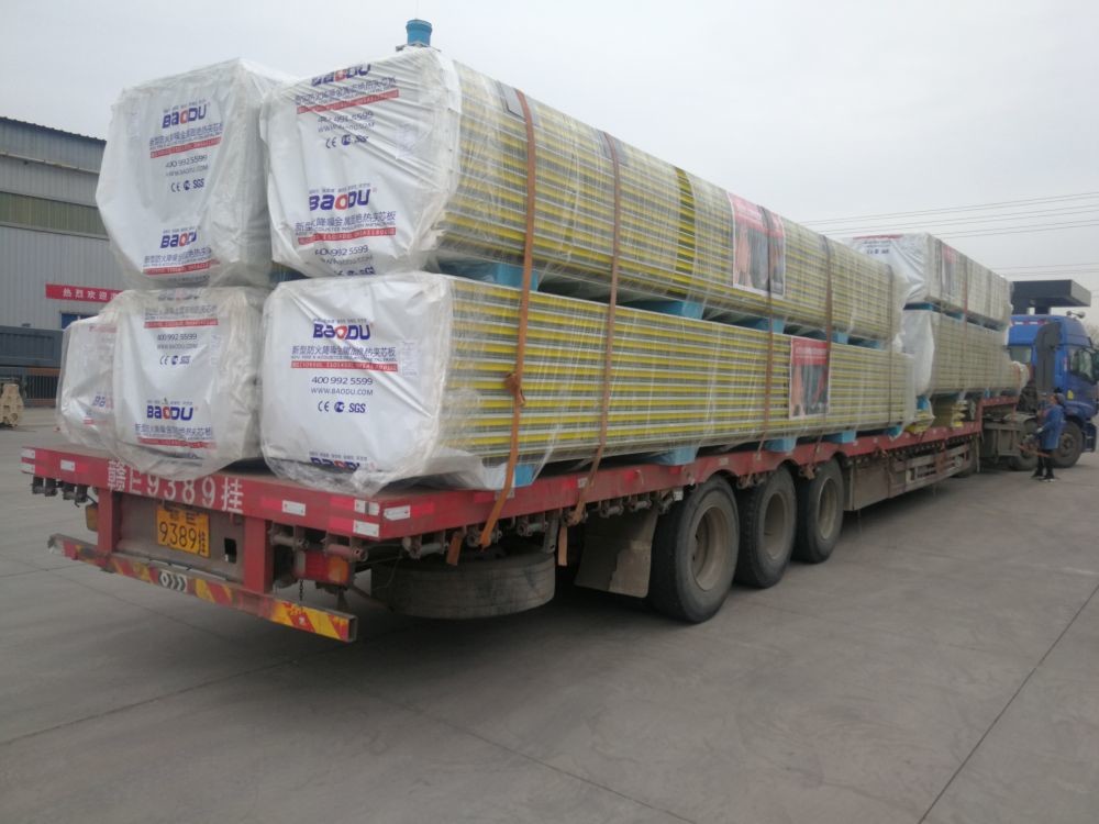 Lightweight Fireproof Polyurethane Sandwich Panel 1000mm Width Noise Reduction