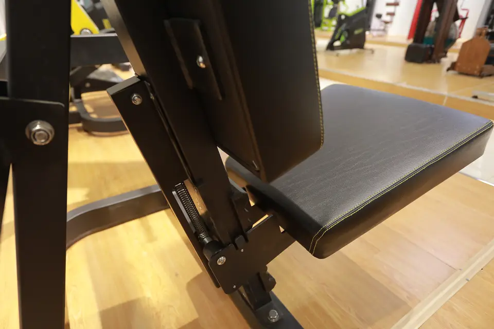 Gym Equipment Plate Loaded Tricep Press Arms Shoulders Workout Seated Dips Machine