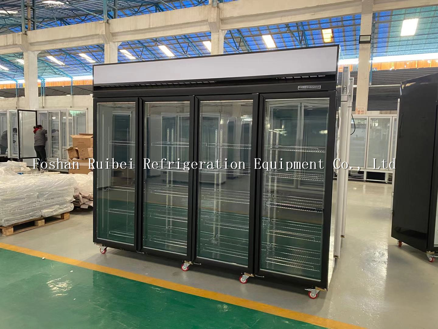 Upright 4 Glass Doors Supermarket Beverage Refrigerated Display Showcase