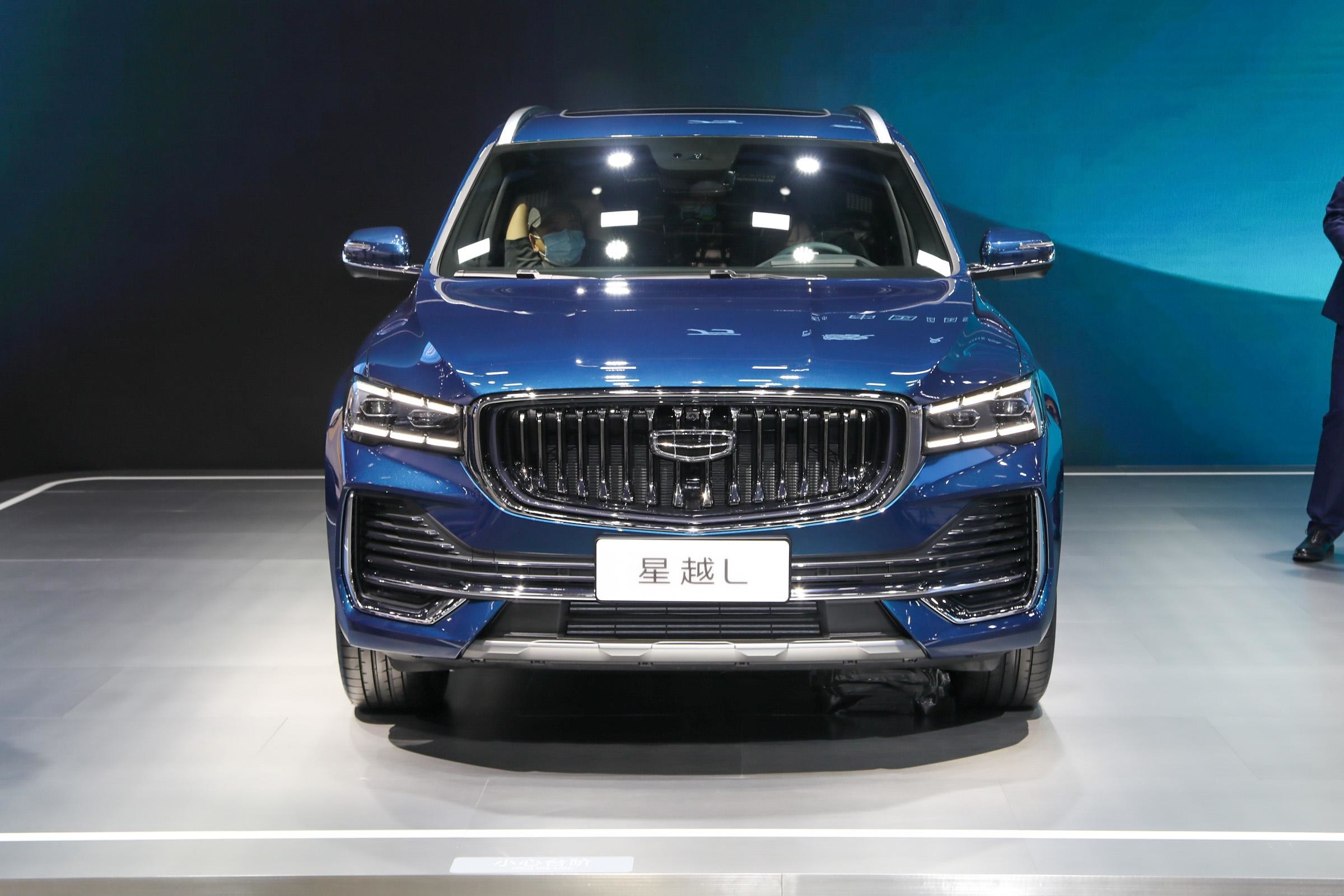 Hot selling 5-seater 2.0T Geely xingyue L xun compact SUV gasoline vehicle in China in stock in 2023