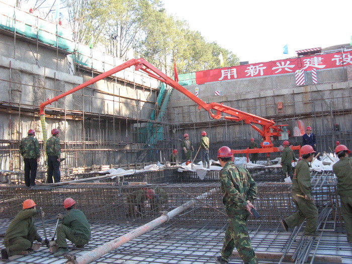 R Shaped 18m Manual Placing Boom For Concrete Distribution
