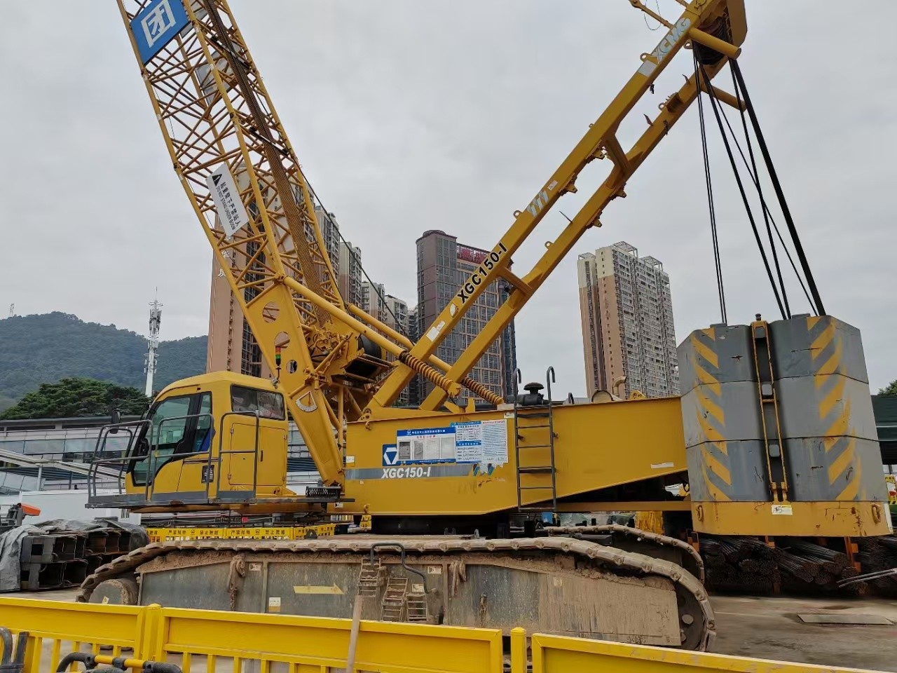 Used XGC150-1 150T Truss Arm Crawler Lifting Crane With High Power And Wide Application