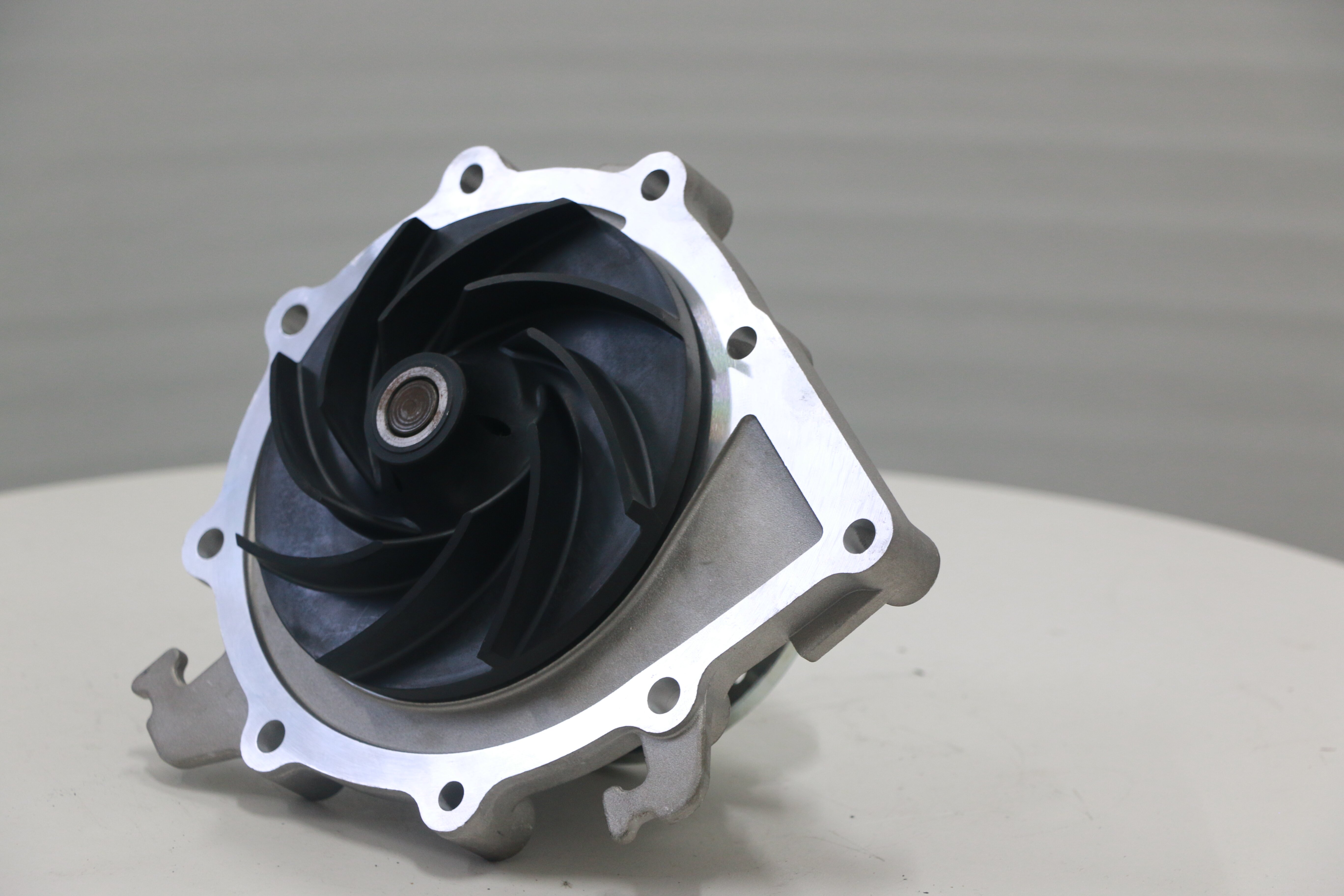 200V06500-6694 Sinotruman Water Pump for 3kg Truck Diesel Engine and Long-lasting