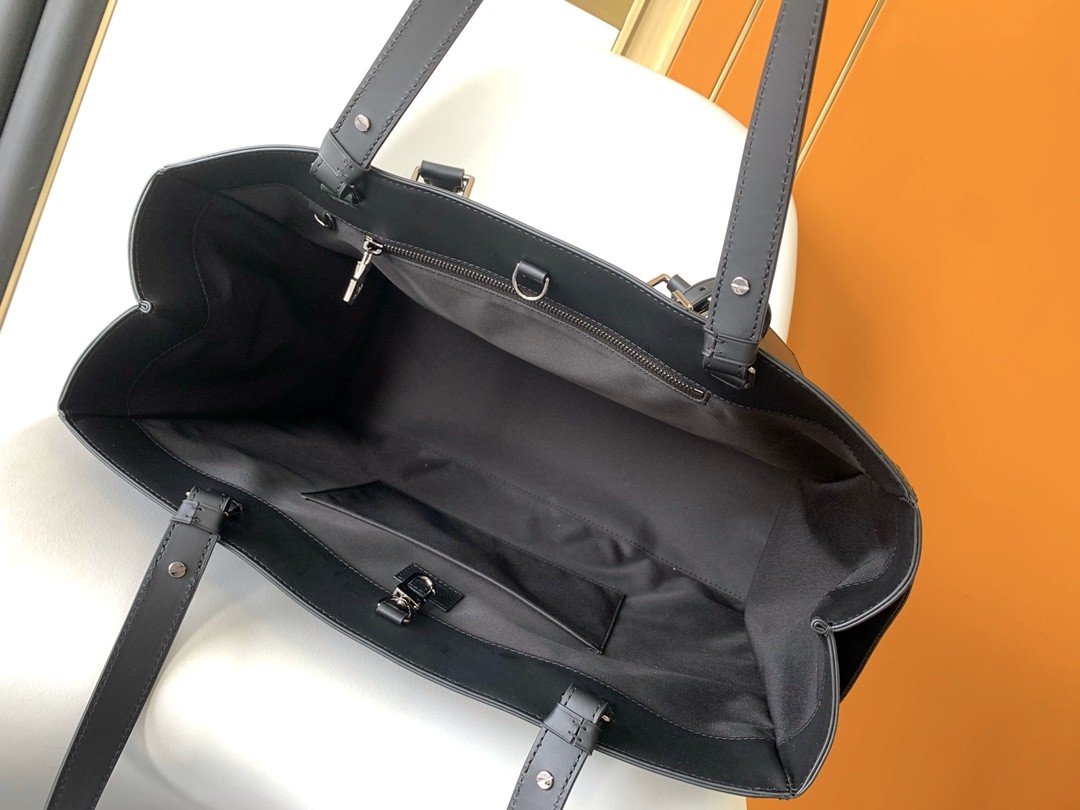 Mens Sac Plat Horizontal Zippé 24H M45571 Louis Vuitton Bag