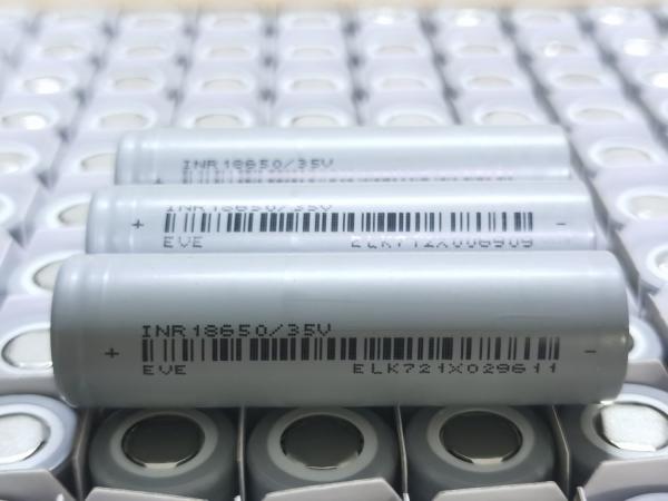 EVE 18650 Lithium Battery Cells 35V 3.7V 3500mah 18650 Battery Cell High