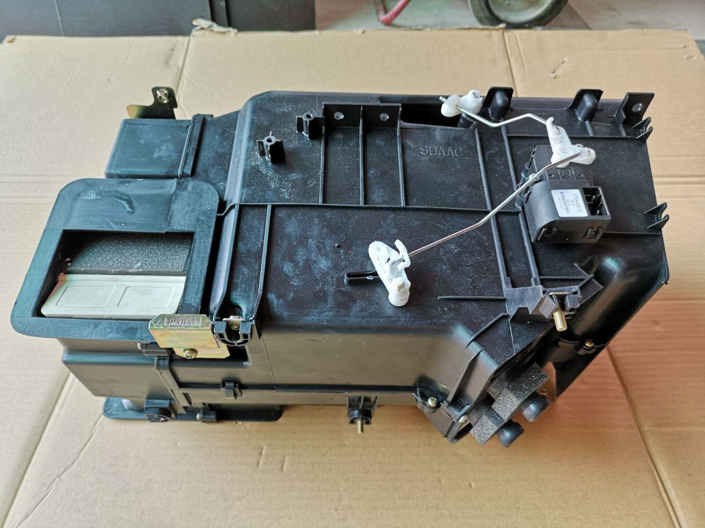 1835111374 ISUZU Spare Parts Heater For FVR CYZ EXR With Heater Core Plastics Shell Air Pass Through