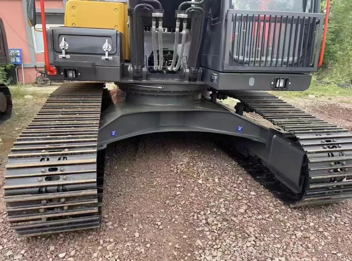 24000KG Used Volvo Excavator, Track Excavator Volvo EC240 From China