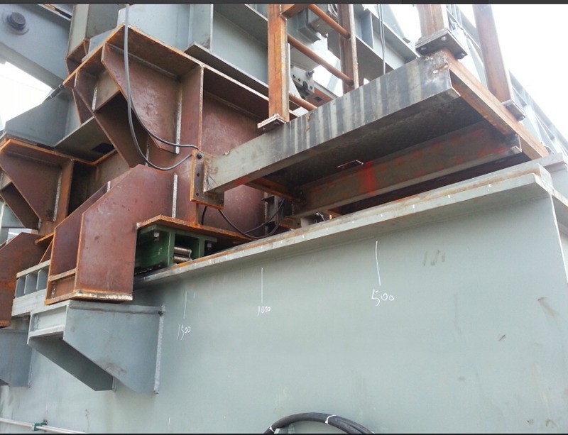 Heavy Industry Bridge Girder Launching Crane Rail Running 5m/Min