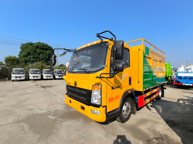 Factory Directly Sells HOWO Brand 4*2 Multi-Purpose Sweage Suction Trucks for Municipal Sanitation Cleaning