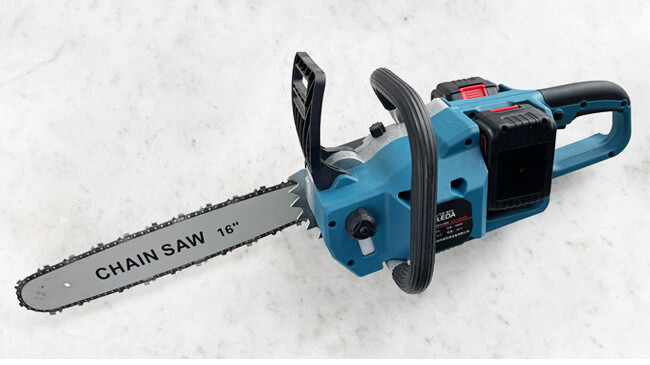 Gardening Power Chainsaw 1800W Cordless Auto Oiling 16 Inch Chainsaw Wood Cutting Machine