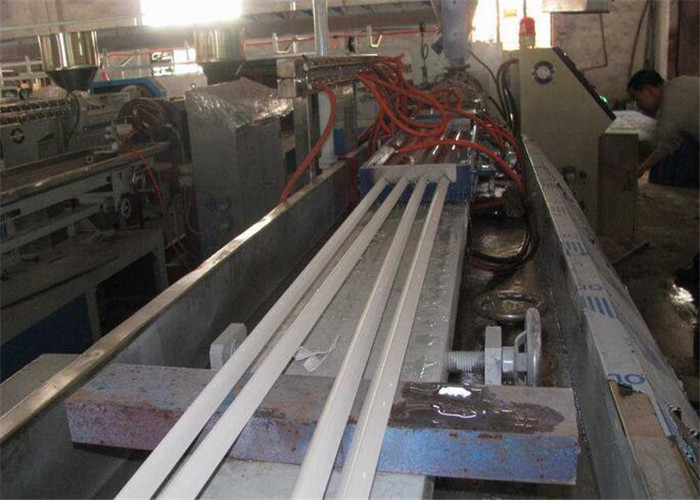 Fully Automatic Two Screw Plastic Profile Extrusion Line For Window And Door Frames