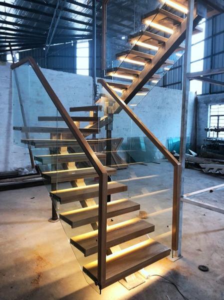 Straight Stringer Staircase VK03S Tread: beech Railing: tempered glass Handrail:
