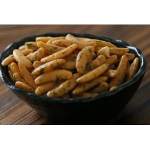 China Seaweed Wasabi Flavor Crescent Shape Puffed Rice Cracker Mix Japanese Sancks on sale