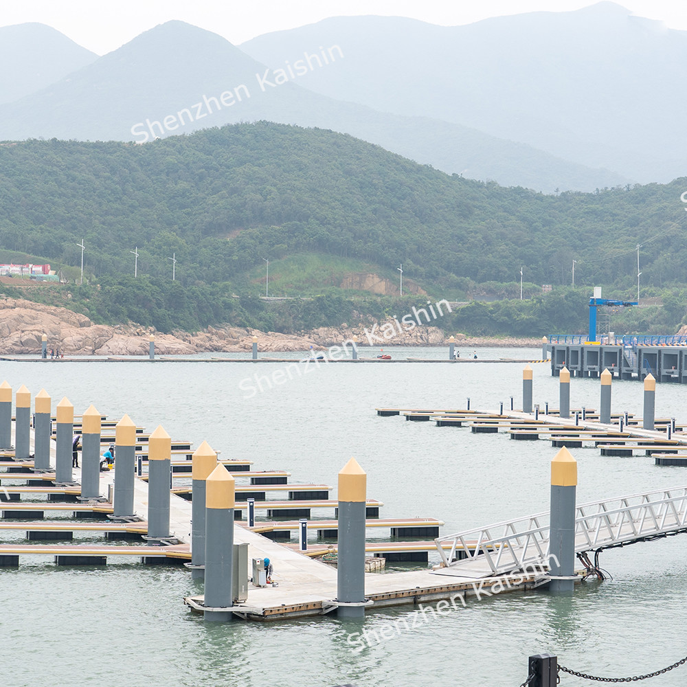 Marina Use Aluminum Alloy Floating Boat Docks Pontoons Long Lasting For Waterfronts