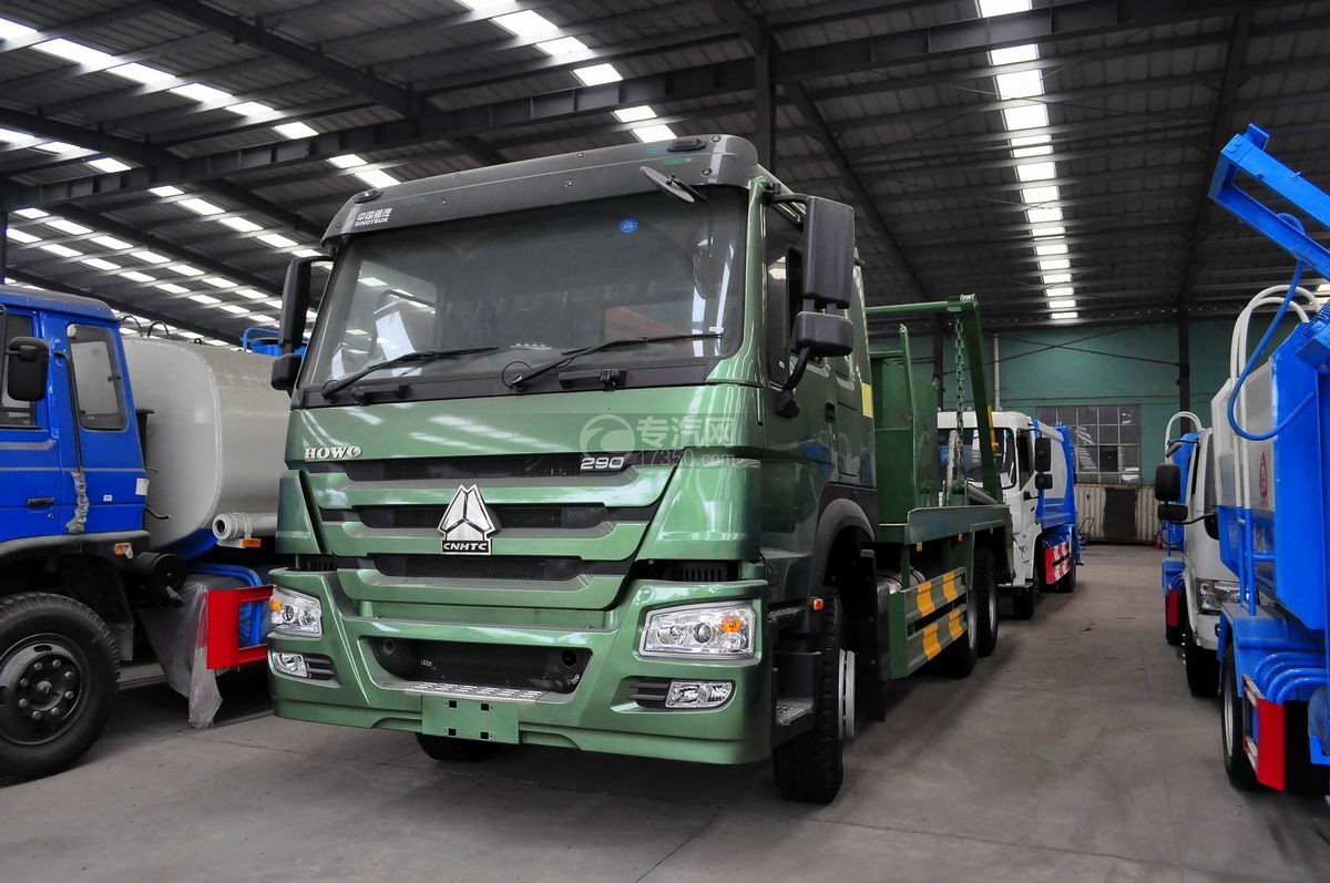 Cheap price SINOTRUK HOWO 6x4 hook lift garbage truck