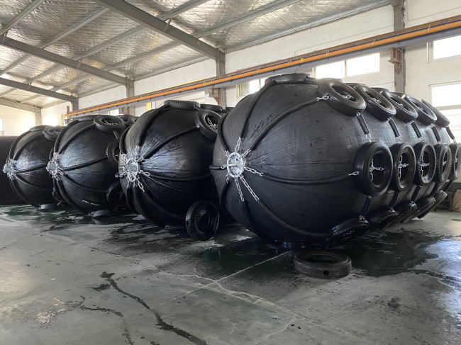 ISO17357 Pneumatic Marine Fenders Ship Transporting Rubber Inflatable Dock Fenders