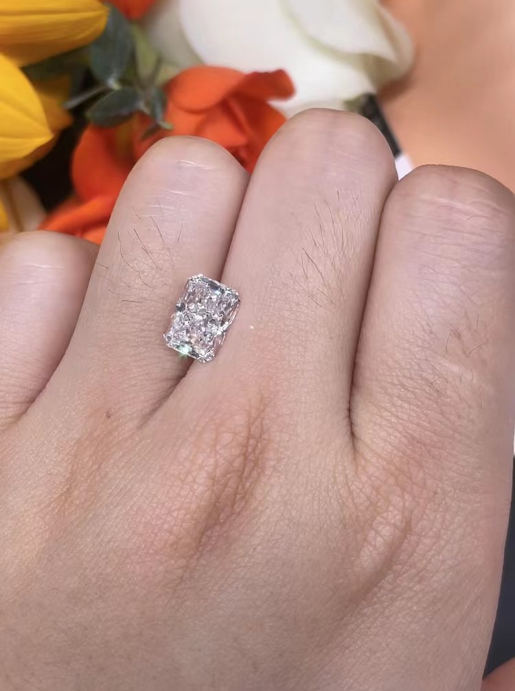 High Quality 3CT D Color VS Clarity Radiant Shape Lab CVD Diamond GIA Certified