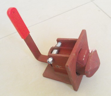 Materials Casting Steel Twist Lock Screw Type Container Trailer Chasis Twistlock Container Flat Bed Red/Black
