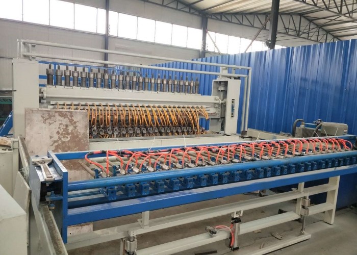 Galvanized Wire Black Wire Mesh Spot Welding Machine , Fence Mesh Welding Machine