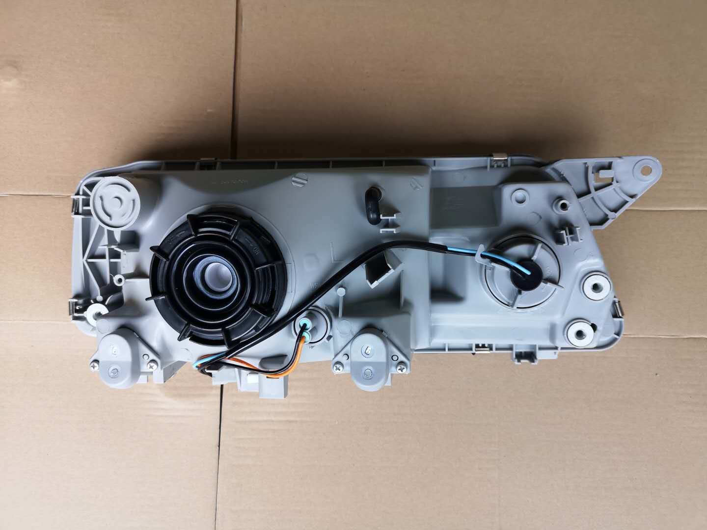 EXR EXZ Container Truck Headlamp With Yellow Fog Lamp Assembly 1821104002 Bottom Of Front Panel