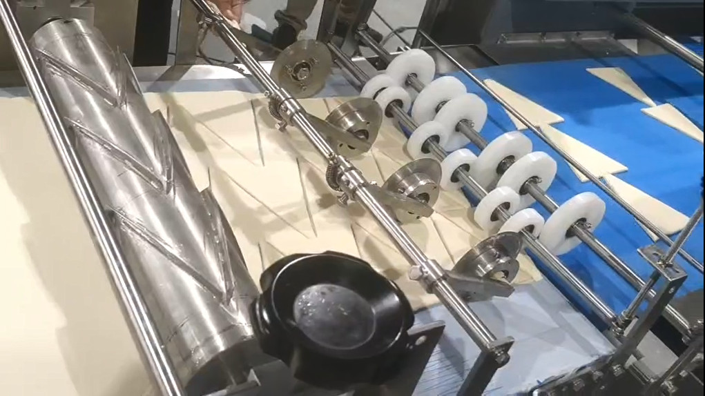 Antibacterial Belt Industrial Croissant Machine Maker Chinese Bakery Equipment
