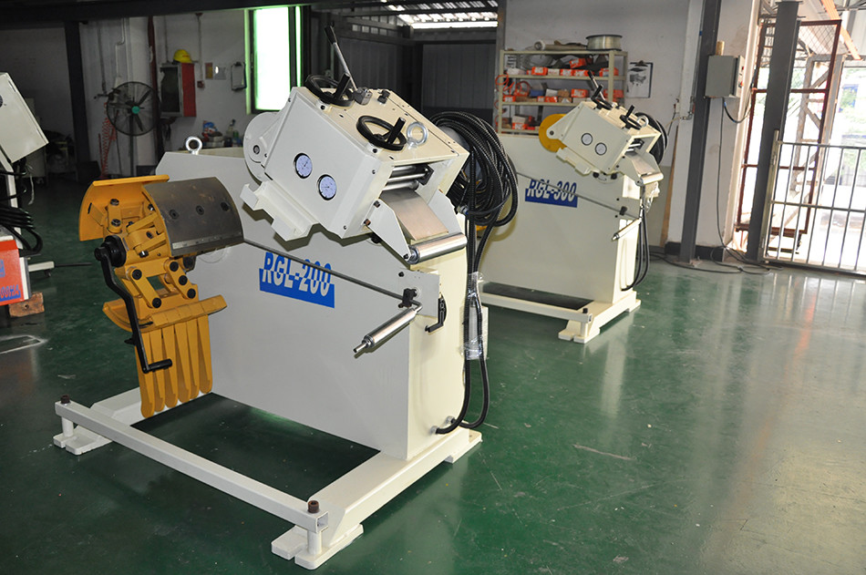 Turbine Type Adjustment Device Coil Handling Equipment NC Decoiler Leveller Feeder