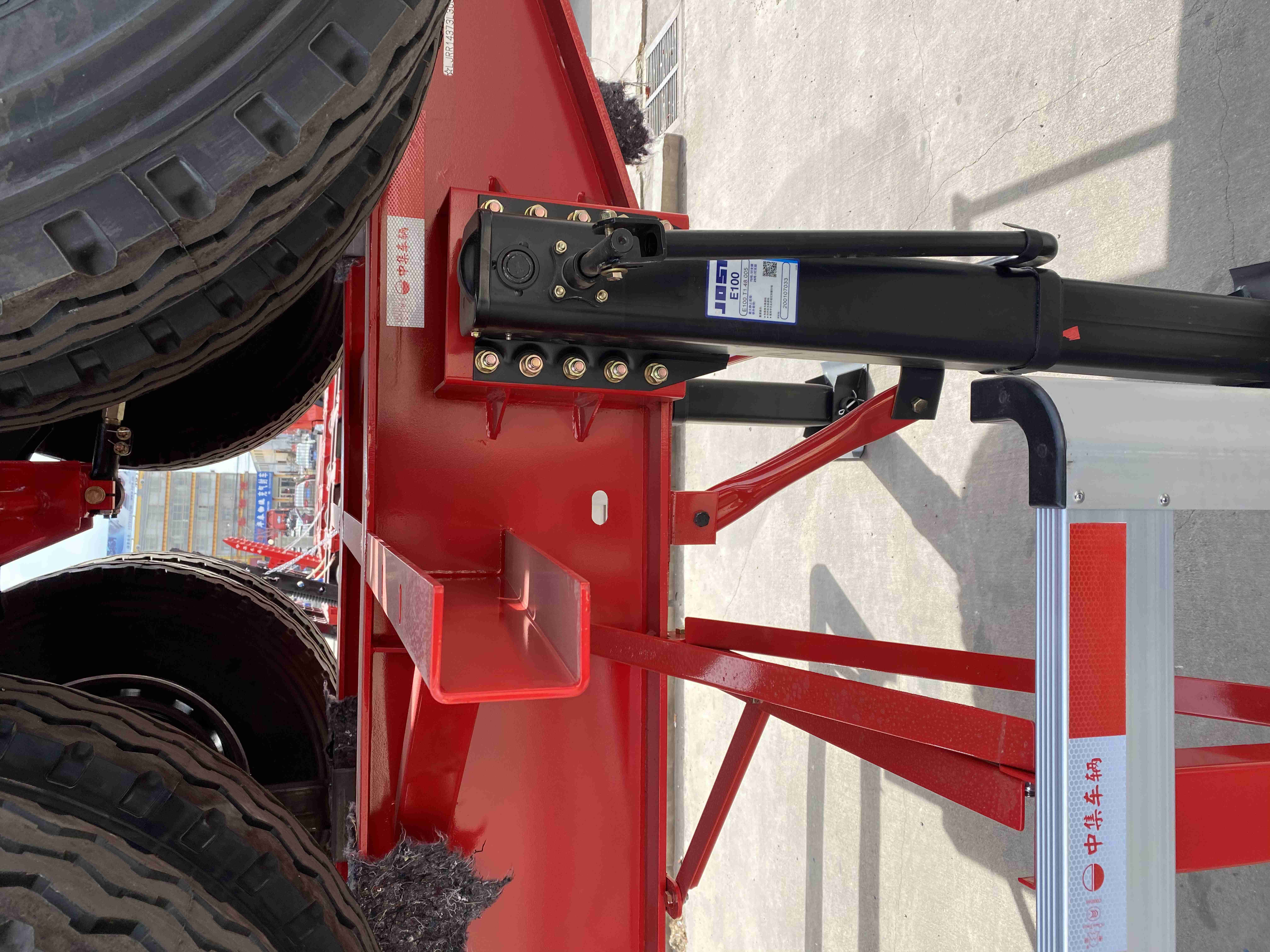 Maximum Load Capacity of 50T Truck Trailer's Semi-Trailer for Container Transport
