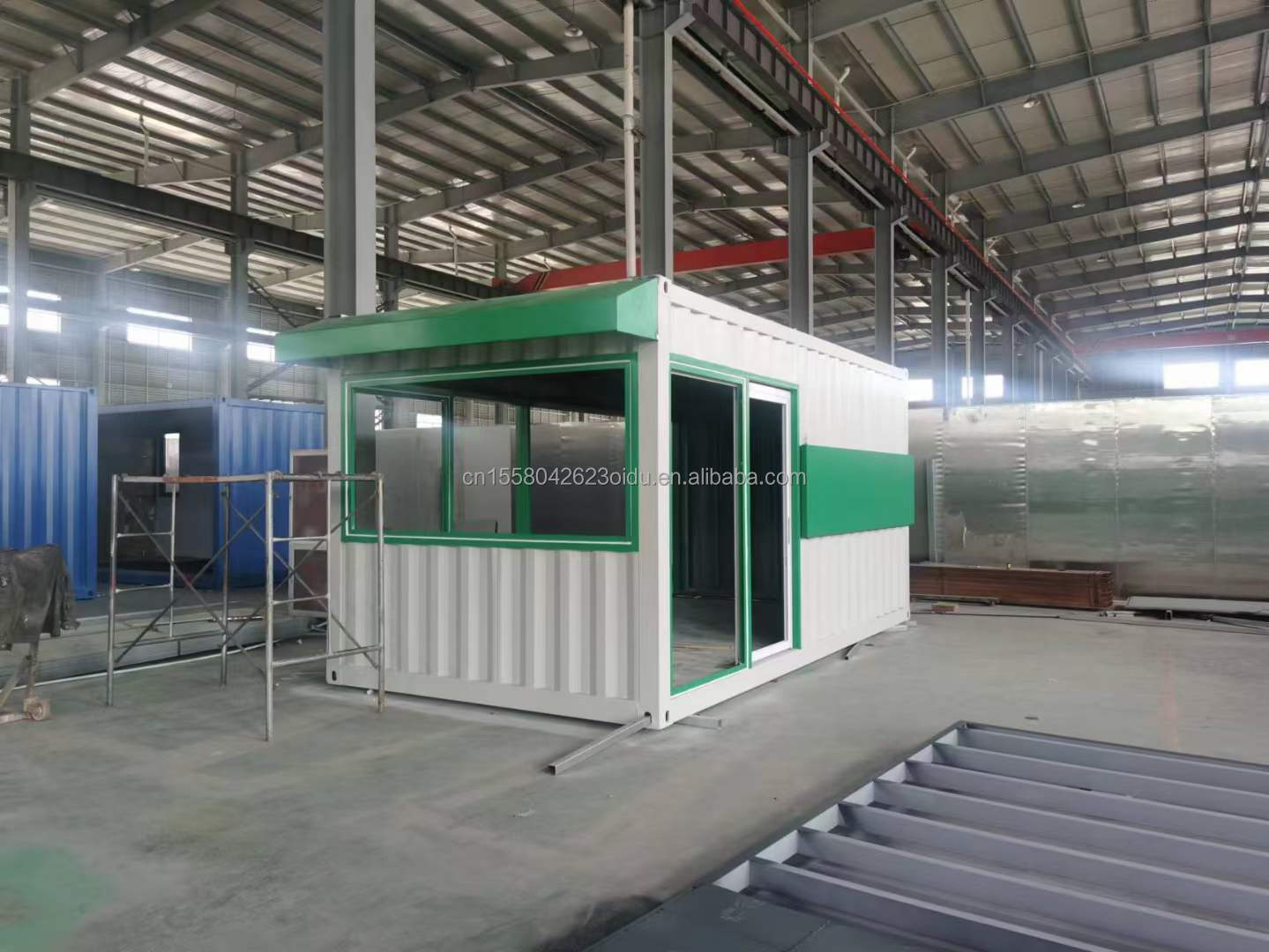 40 FT Expandable Steel Prefabricated House for Customizable Mobile Container Store Wall 50/75/100mm Wave Sandwich Panel