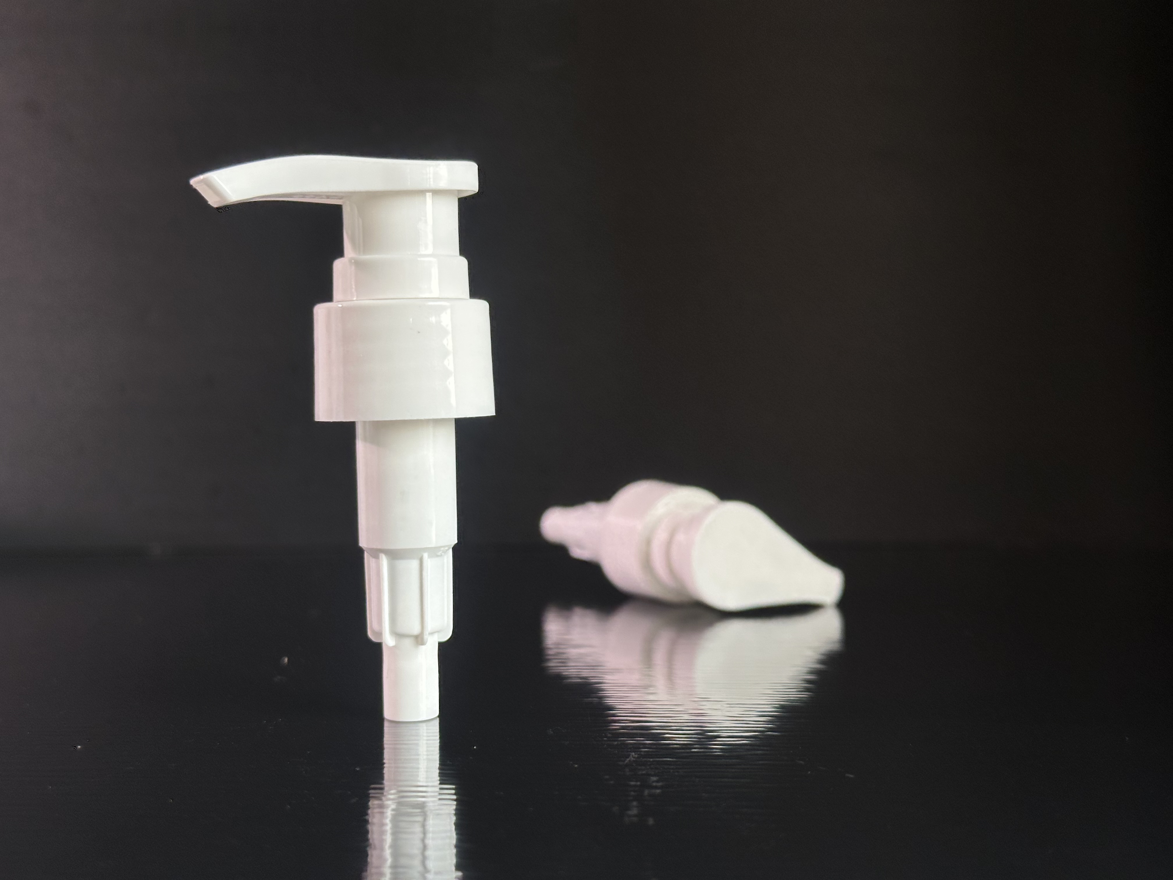 Customized Plastic Bottle Pump for Cosmetics Bottles with 24/410 28/410 Neck Size and Carton Packing