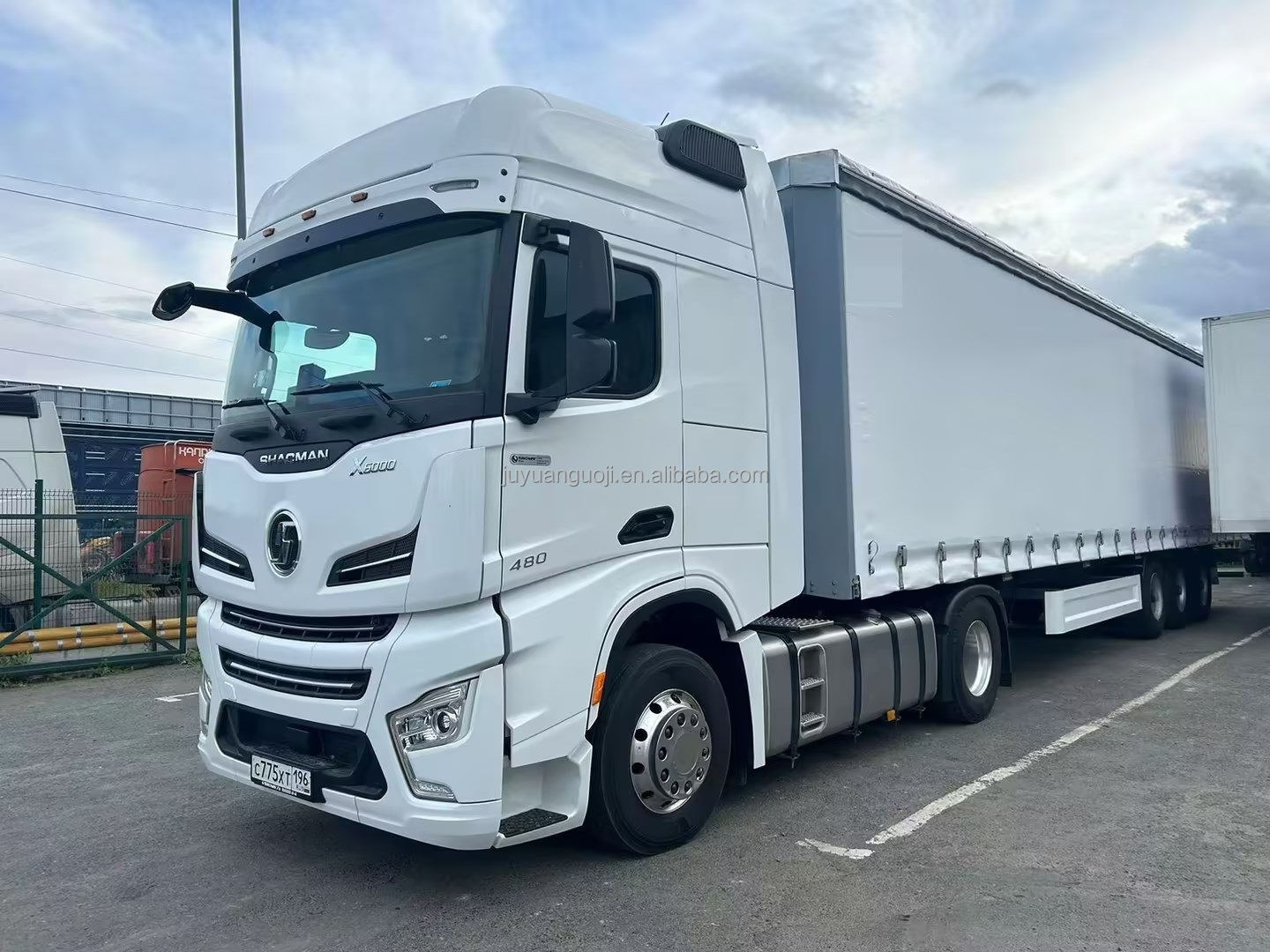 Customization Tarpaulin Type Box Truck Trailer for Bulk Cargo Transport in Russia