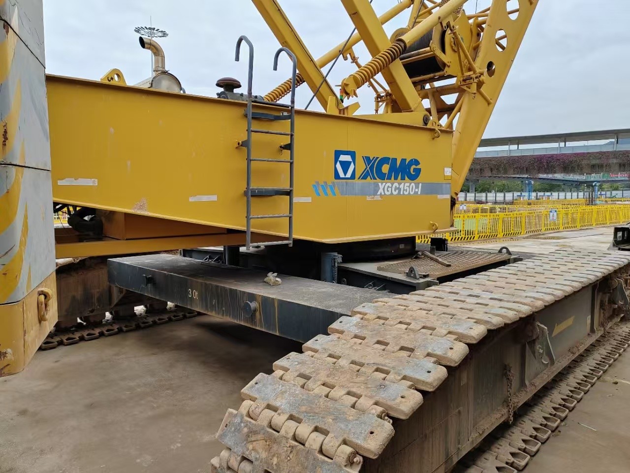 Used XGC150-1 150T Truss Arm Crawler Lifting Crane With High Power And Wide Application
