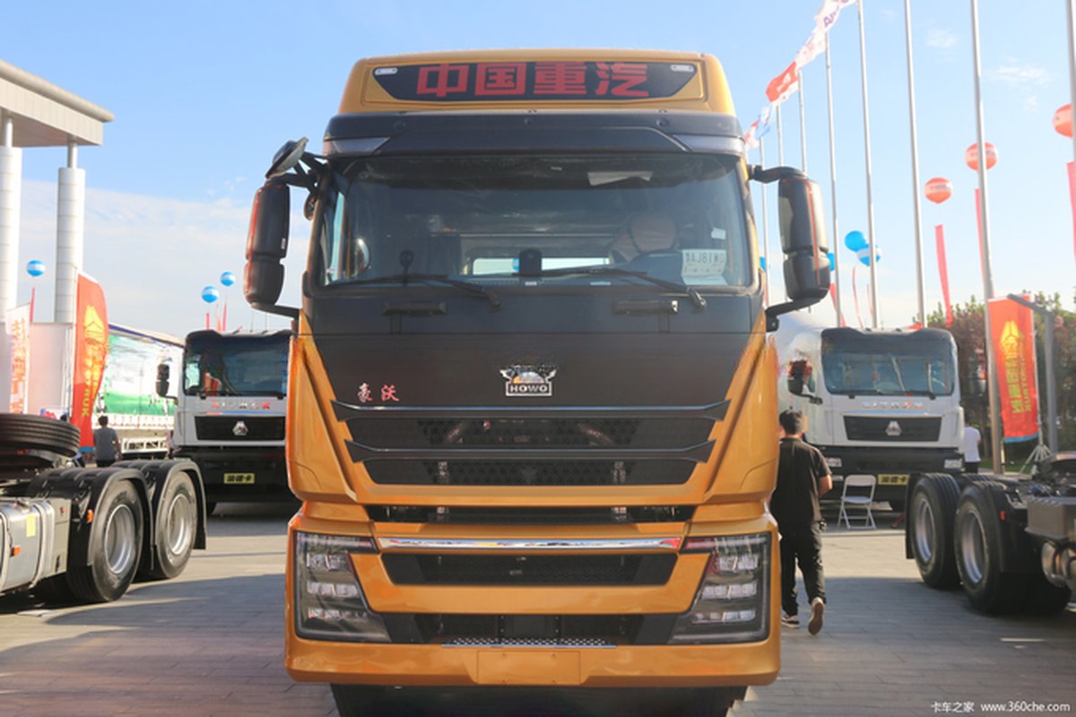 Used HOWO SINOTRUCK 6X4 Truck Head T7H 460 Tractor Truck with EURO 5 Emission