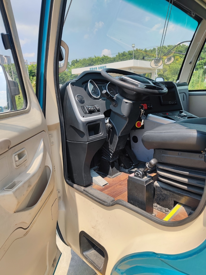 Electric Used Luxury Buses 31 Seats With Automatic Transmission