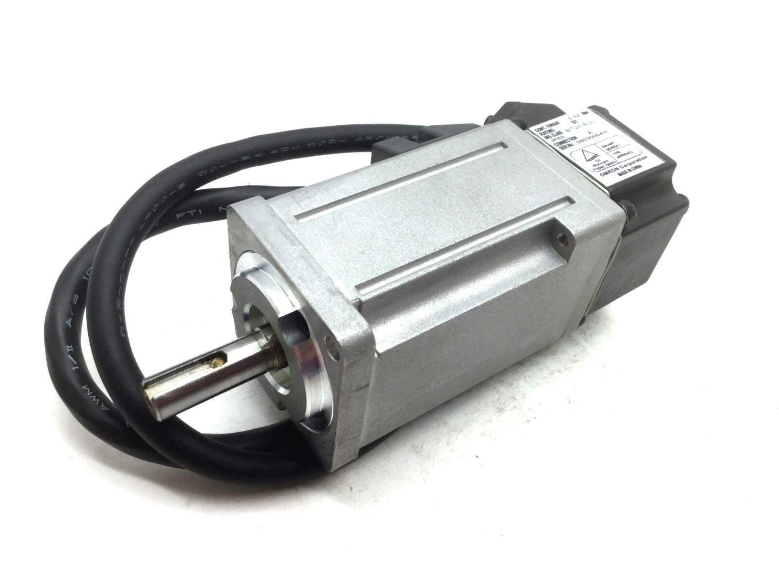 R88M-G10030L-S2 OMRON 0.1kw power rated output servo waterproof motor