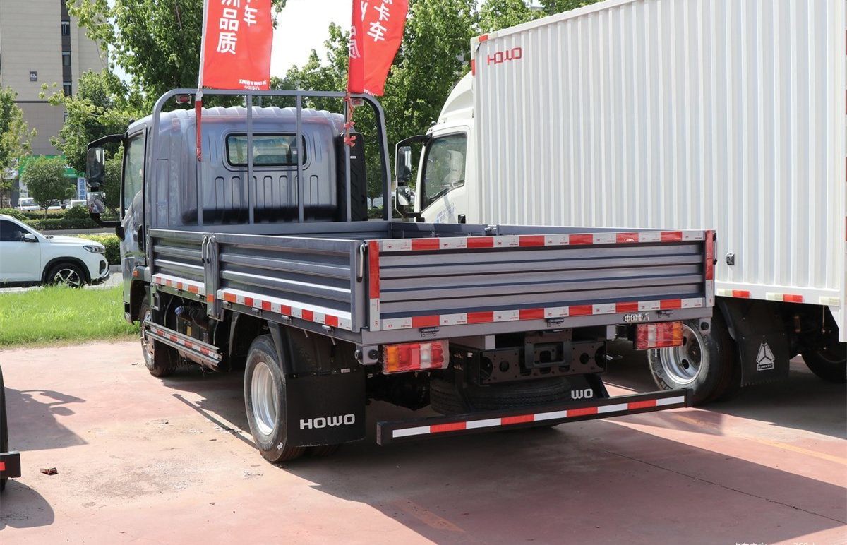 SINOTRUK HOWO Commander 170 Horsepower 4.15-meter Single-row Grille Light Truck