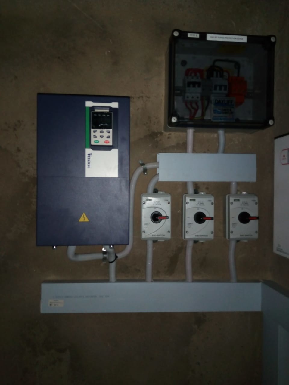 IP20 380V 2200w 3HP Single Phase Solar Pump Inverter With High Efficiency MPPT