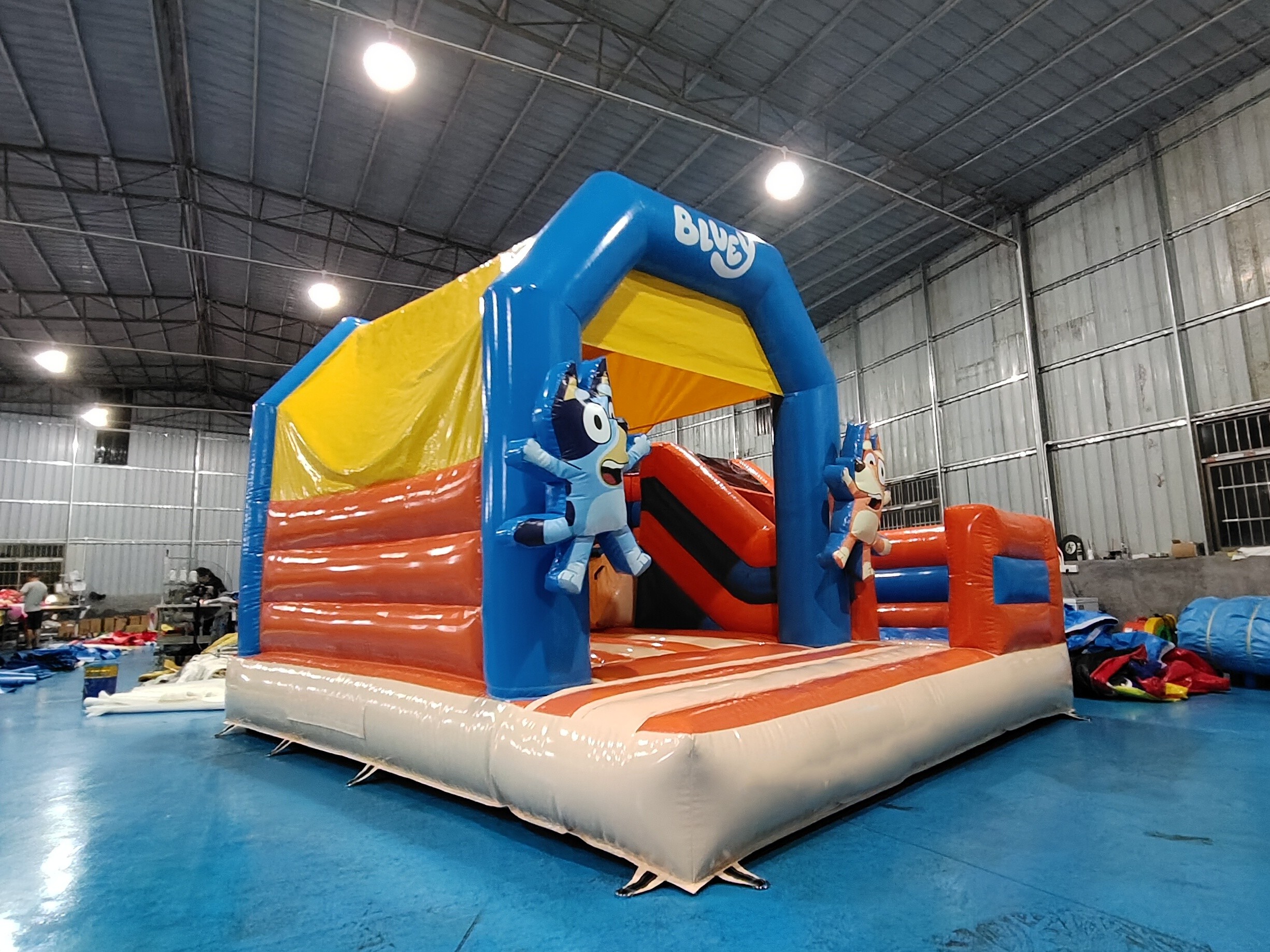 Puncture Resistant Childrens Bouncy Castle With Slide Dogs Cartoon Theme