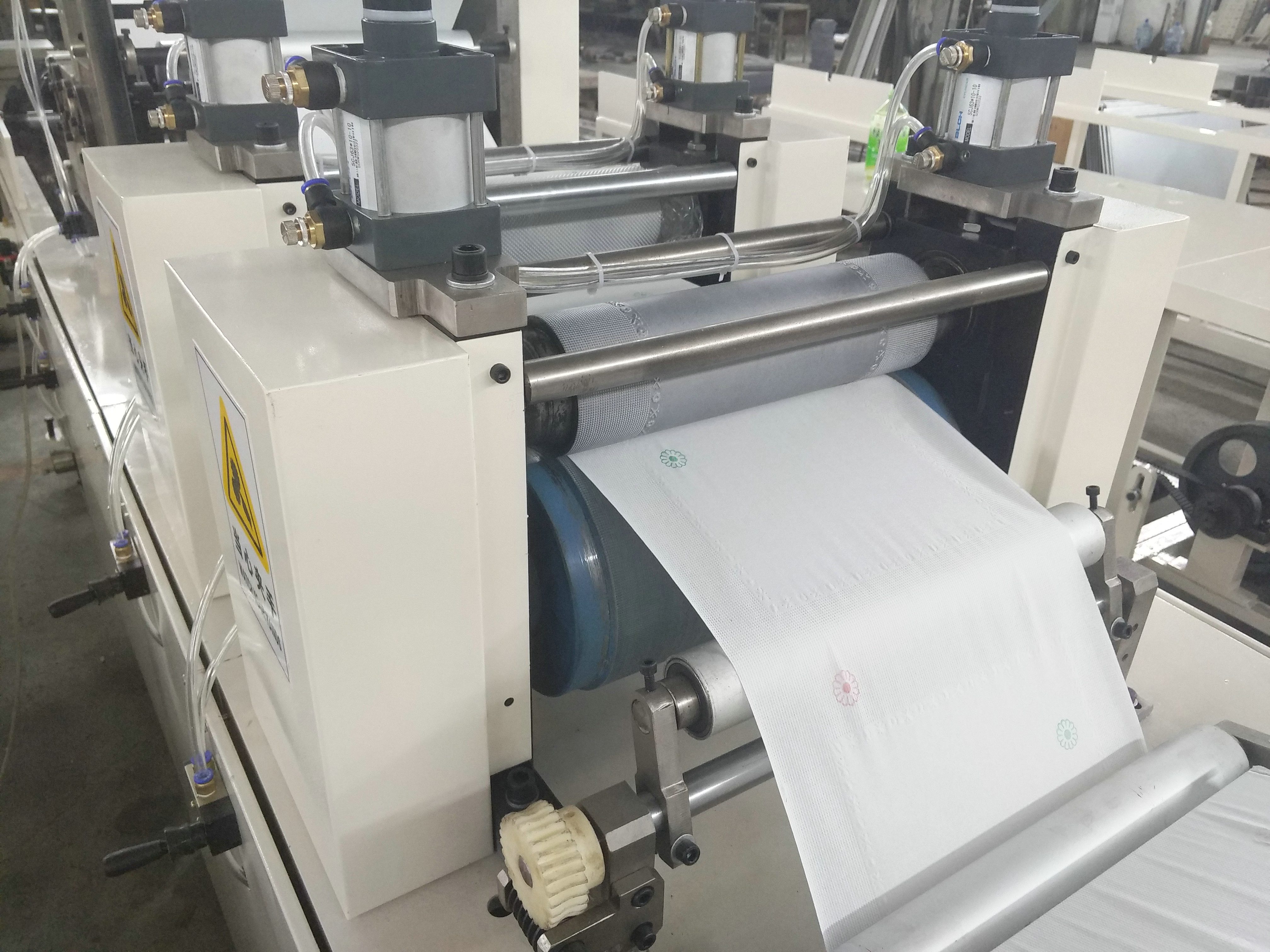 Automatic Table Napkin Tissue Paper Manufacturing Machine Customized Color Print