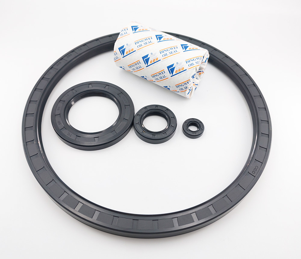 Car Engines And Gearbox TC Oil Seal Wear Resistant For Automotive Industry