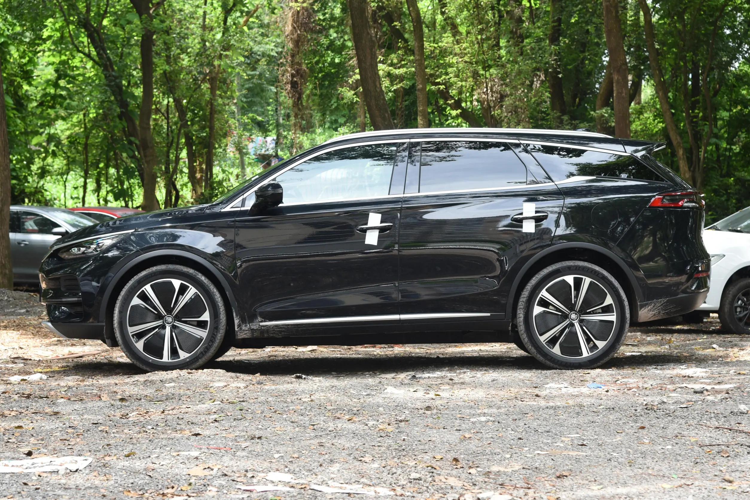 2023 BYD Tang EV 600km Range SUV with 4WD and Permanent Magnet/Synchronous Battery