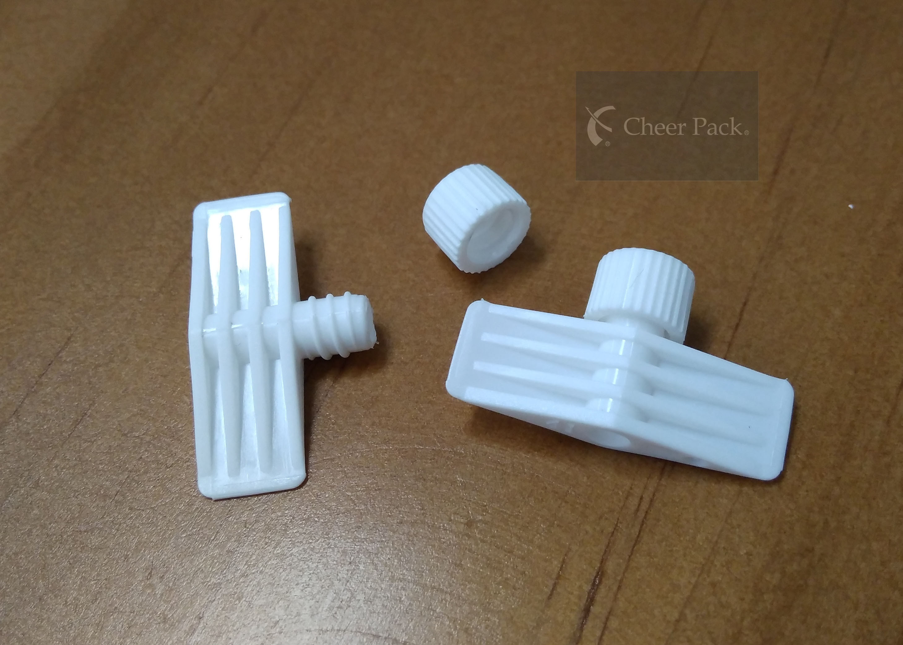 4 Millimeter Diameter Twist Spout Cap For Plastic Doypack , PE Material