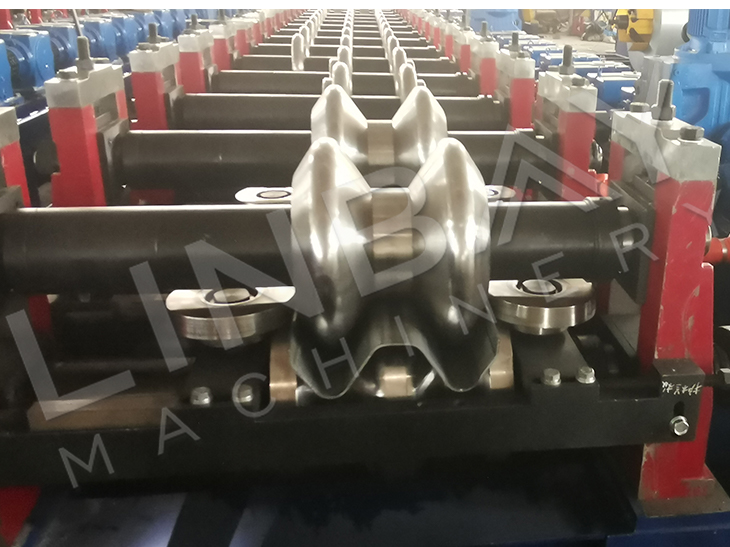 Gearbox Drive Cast Iron Structure W-Beam And Thrie-Beam Highway Guardrail Roll Forming Machine