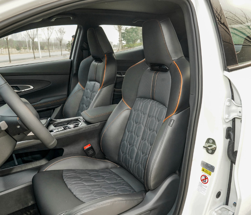 Changan UNI-T 2022 2.0T 233HP Noble Model 8AT 5 Seats SUV With 20" Wheel Hub