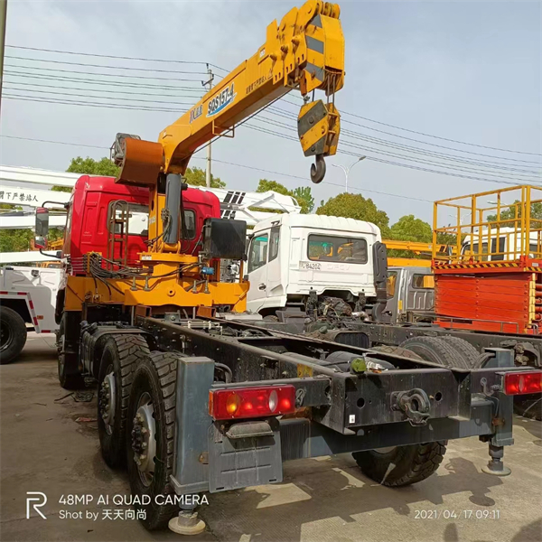Dongfeng Huashen F5 270 Horsepower 6X4 8.5 m Truck-mounted Cran