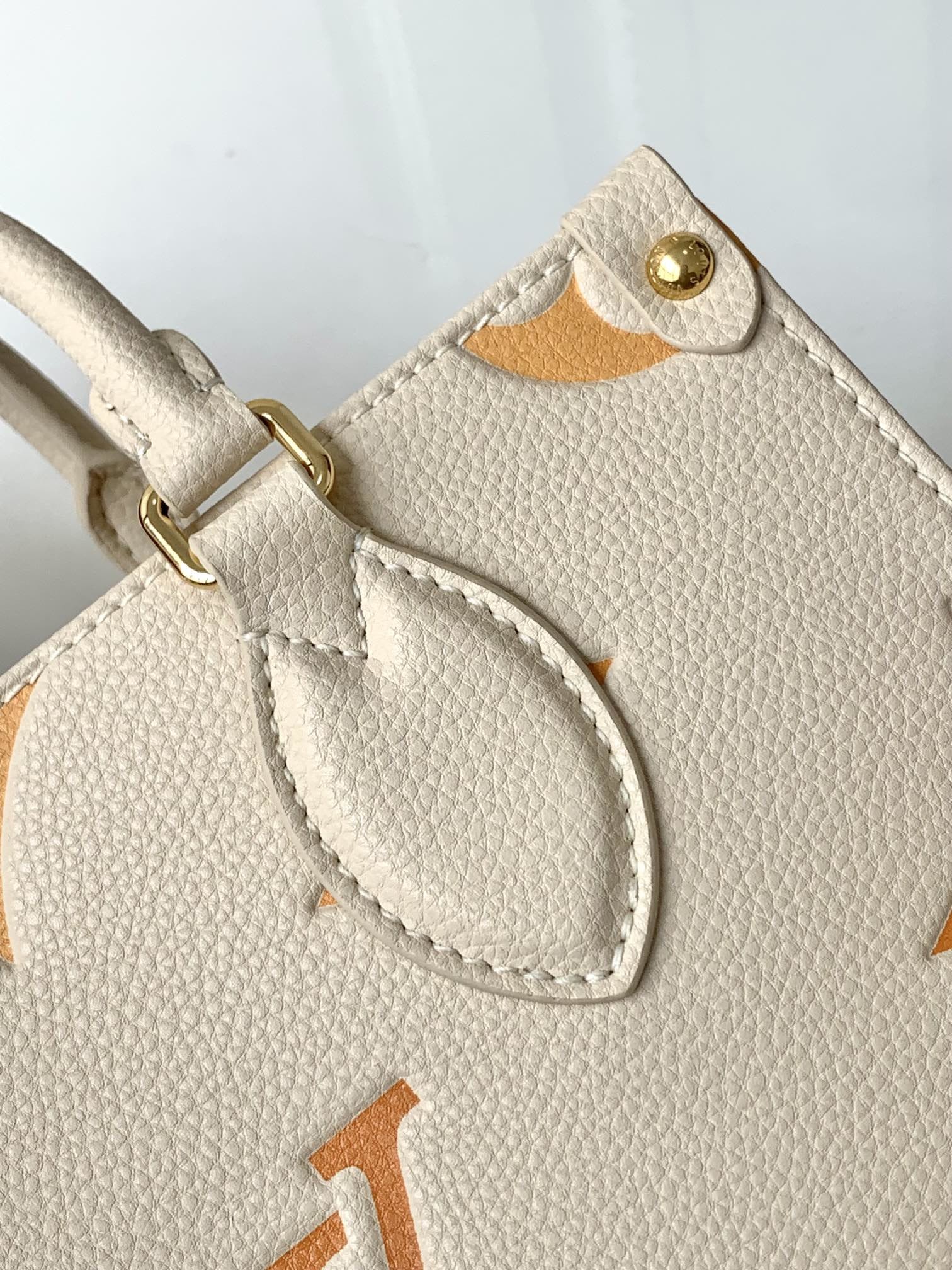 Cream Saffron Giant Monogram OnTheGo MM Louis Vuitton Messenger Bag For IPad Mini