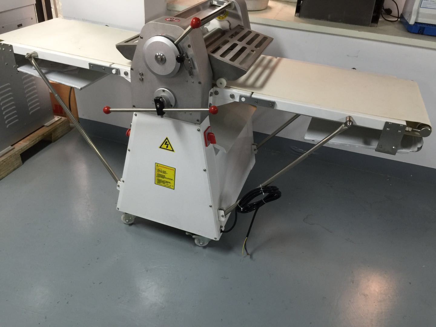 520mm Roller Size Dough Press Sheeter Machine for Fast and Easy Dough Preparation