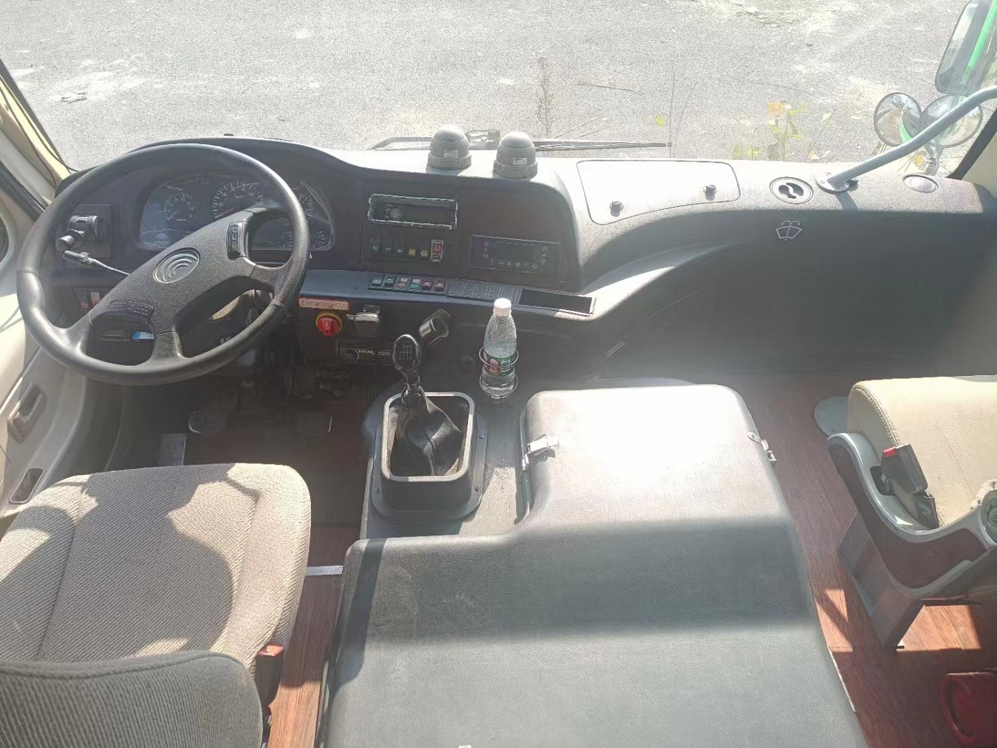ZK6729D Used Small Bus Yutong Front Cummins Engine Euro IV 25 - 30seater Second Hand Coach