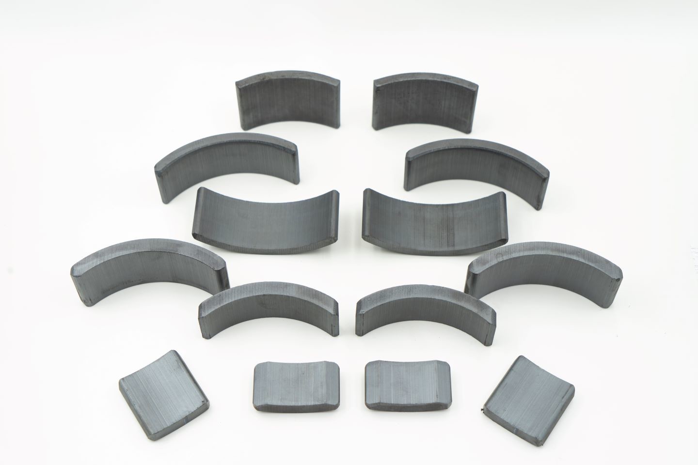 R44.0mm-r47.1mm ×33mm Wet Pressed Permanent Magnet Ferrite for Advanced Sports Cars