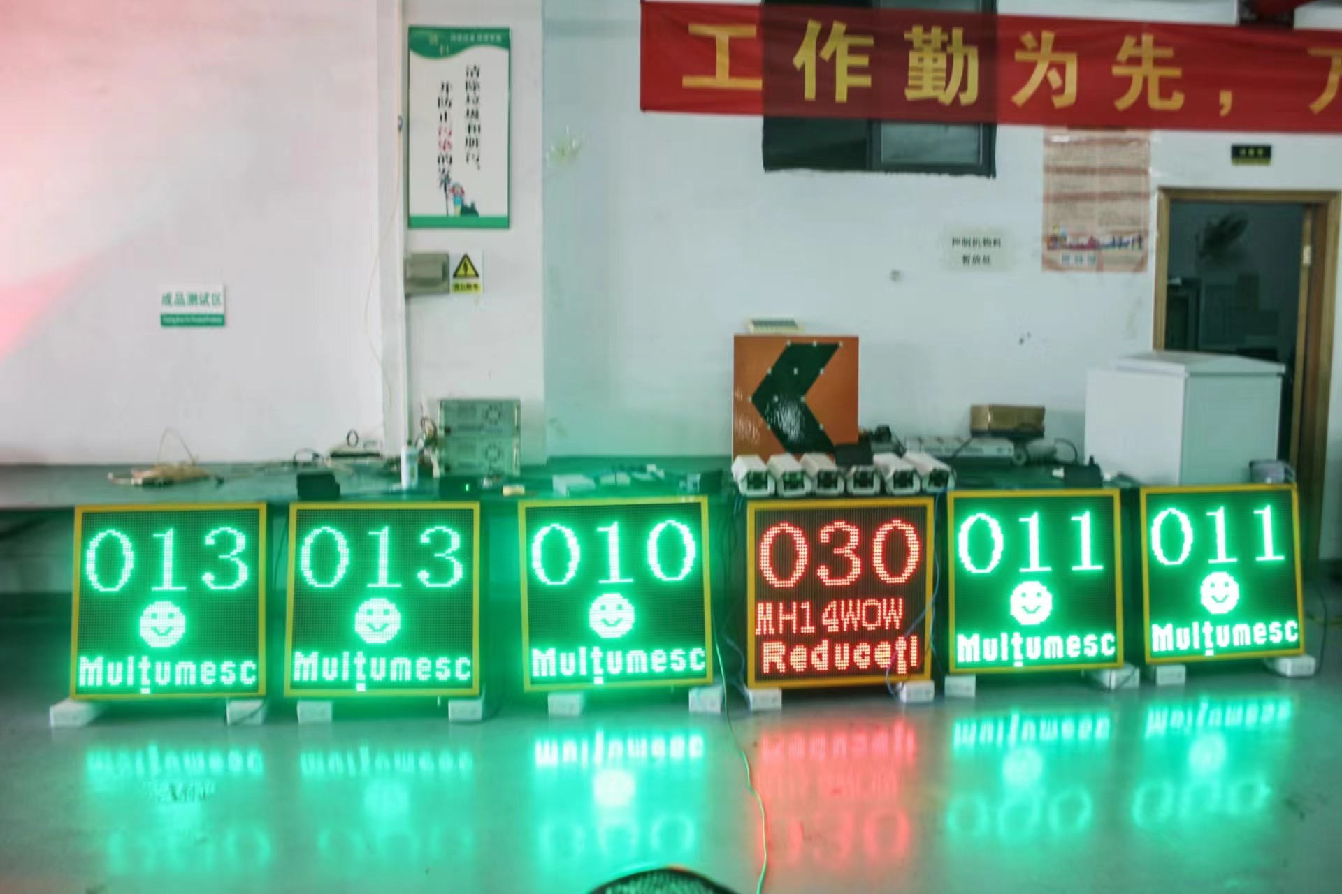 Up To 500 Meters Visibility Solar Powered Aluminum Alloy Speed Limit Sign